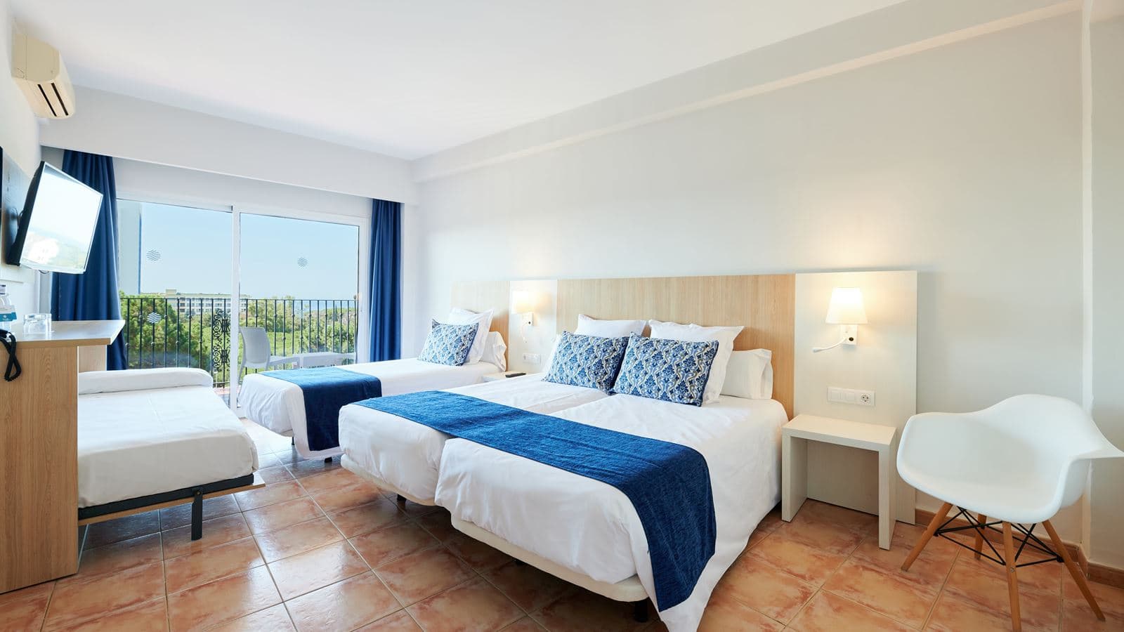 rooms-family-room-balcony-or-terrace