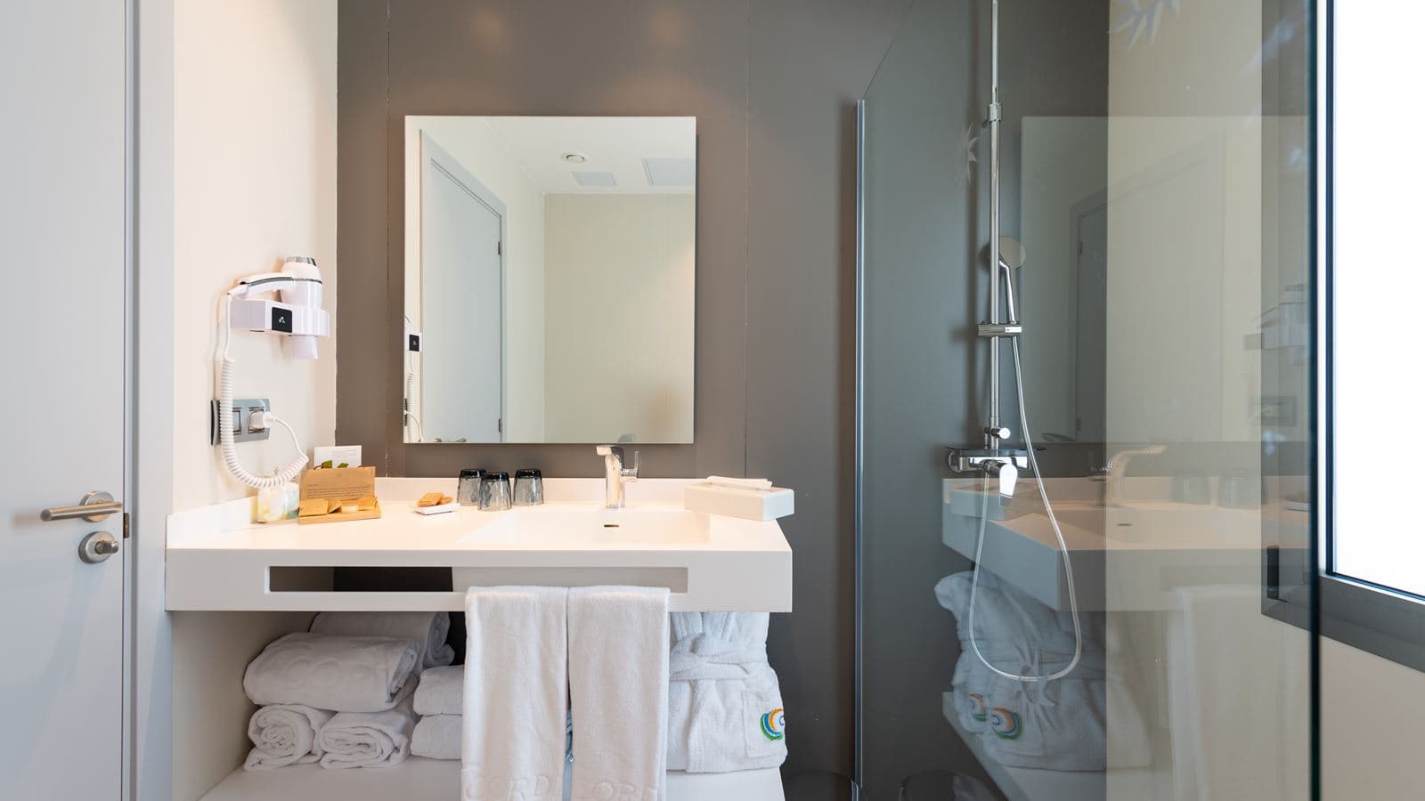 rooms-app2-holiday-home-two-bedrooms-superior-with-private-jacuzzi-with-terrace