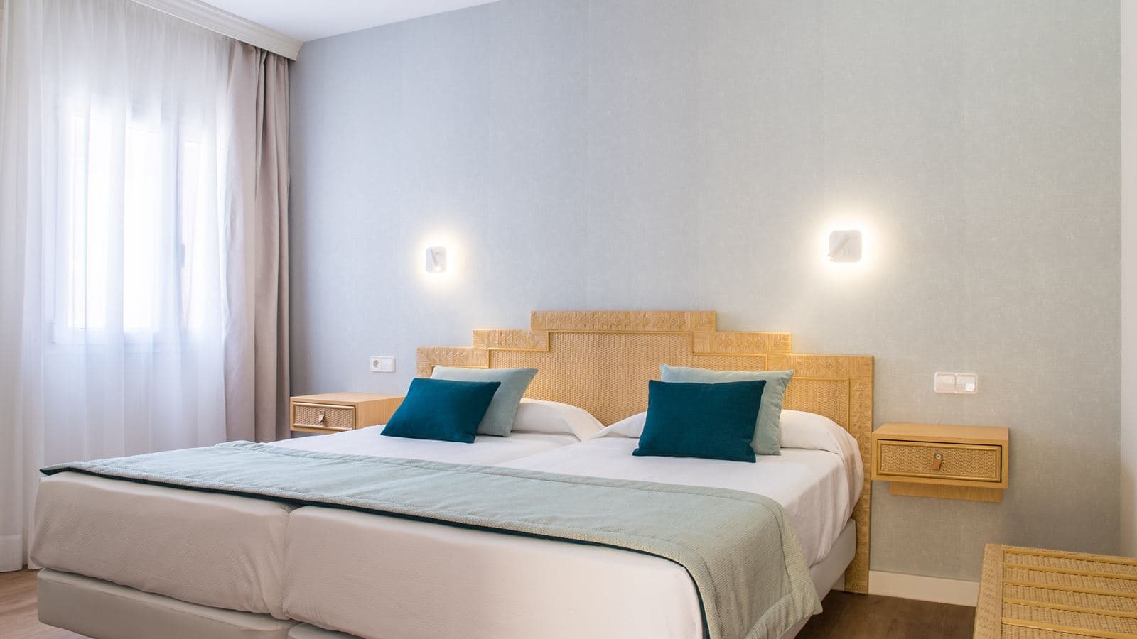rooms-junior-suite-sea-view-js-sv