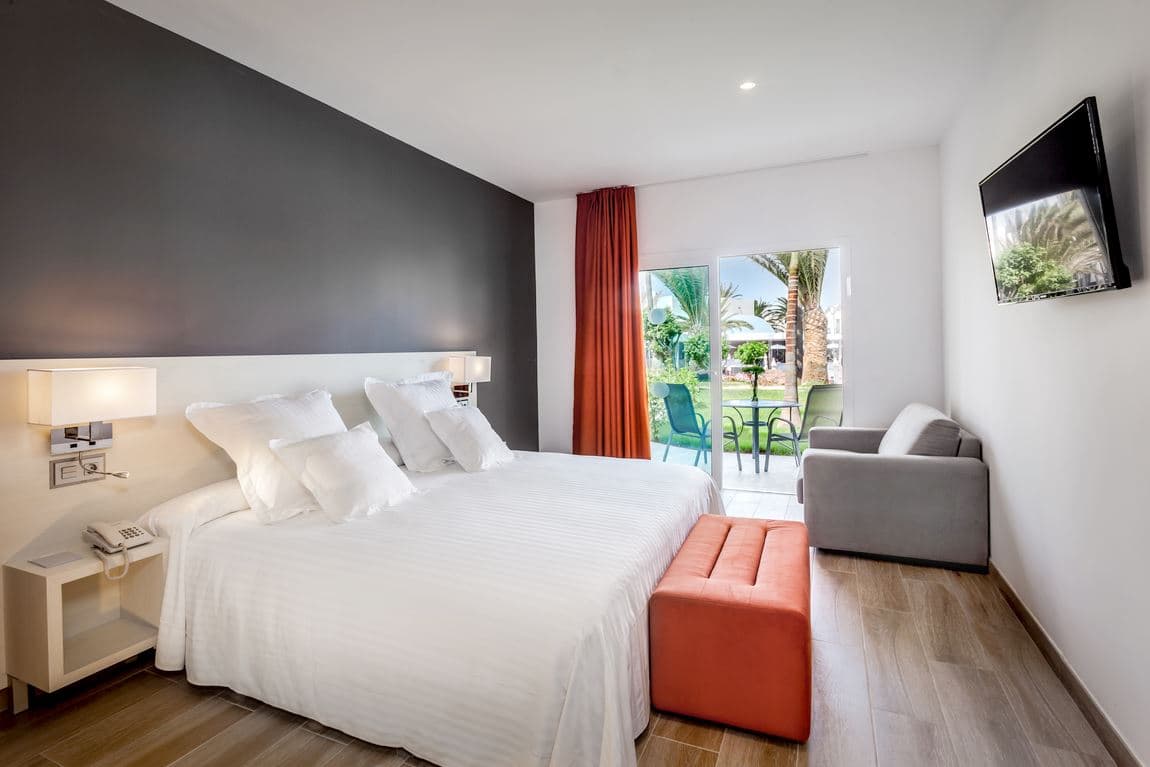 rooms-double-room-balcony-or-terrace