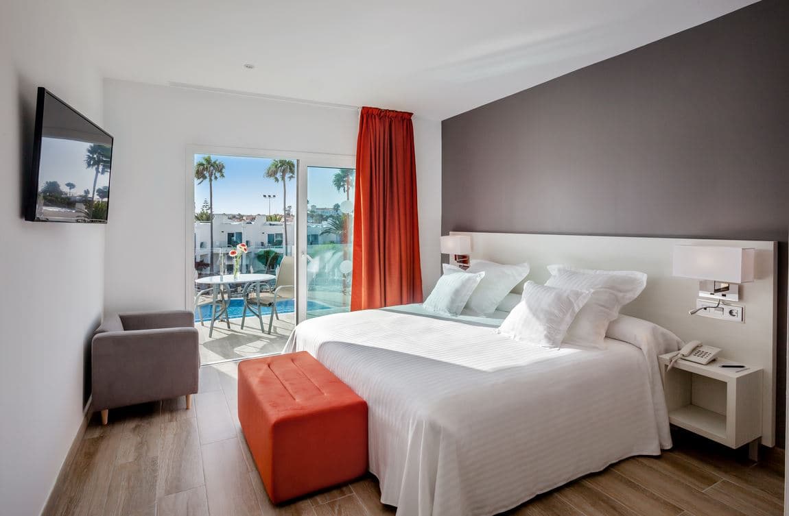 rooms-double-room-balcony-or-terrace