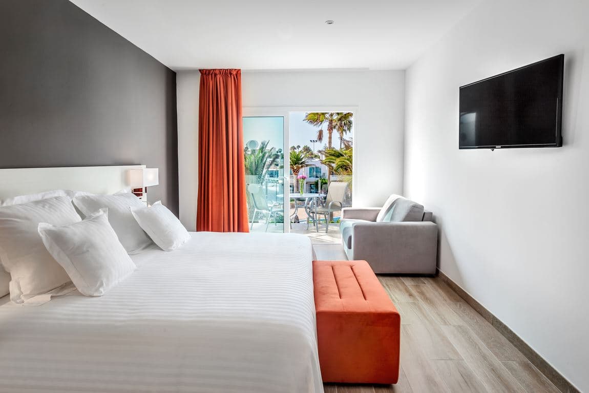 rooms-deluxe-room-balcony-or-terrace