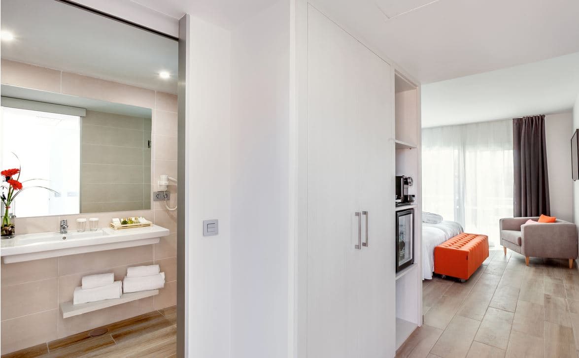 rooms-suite-balcony-or-terrace