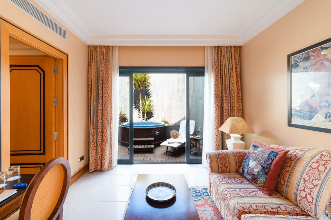 rooms-suite-balcony-or-terrace