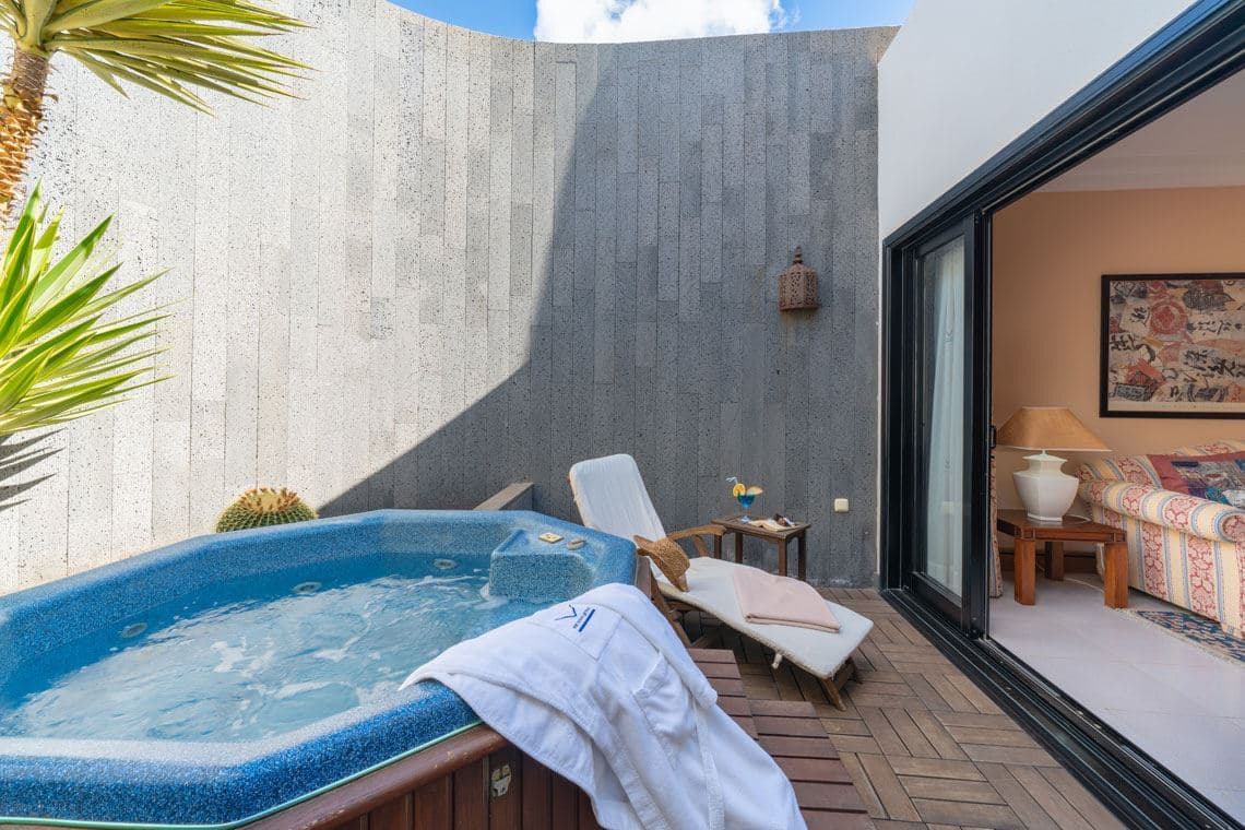 rooms-suite-balcony-or-terrace