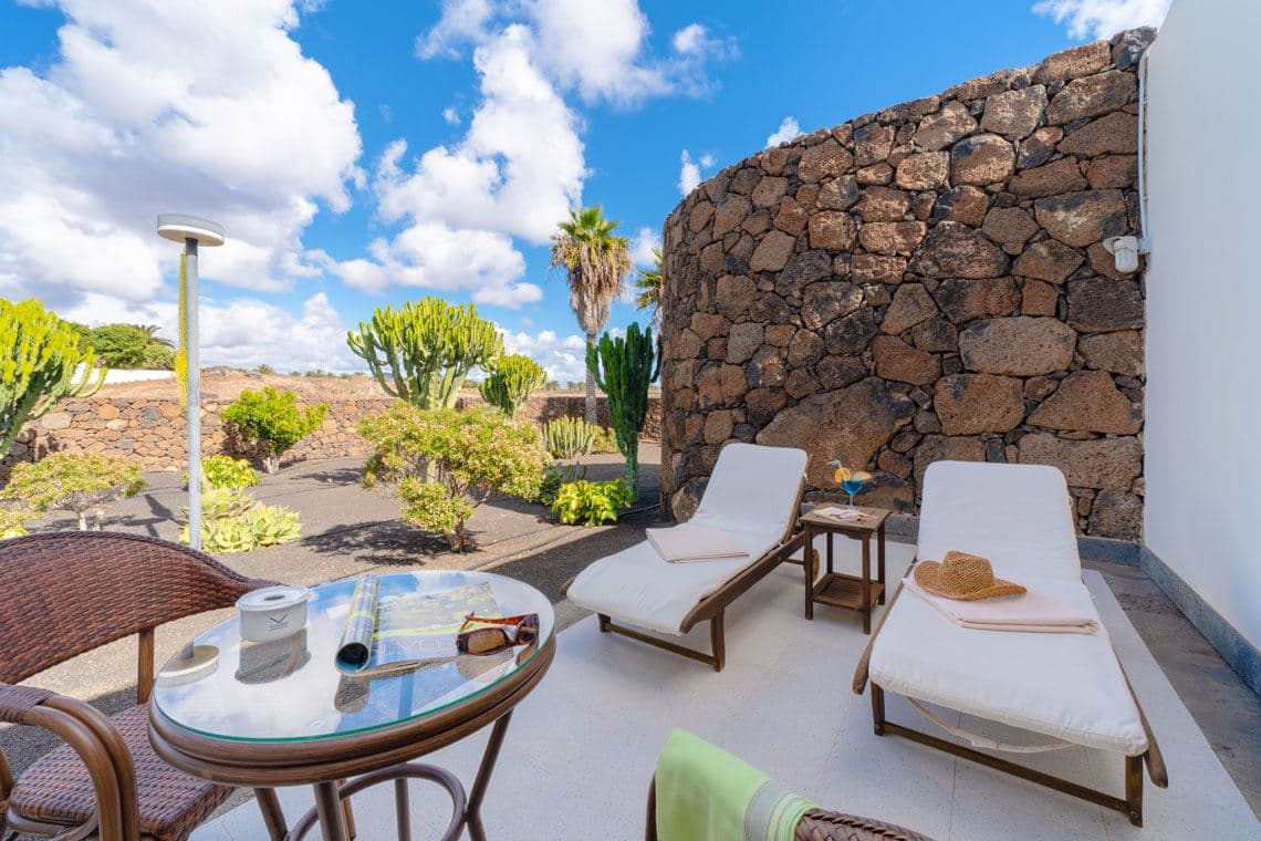 rooms-suite-balcony-or-terrace