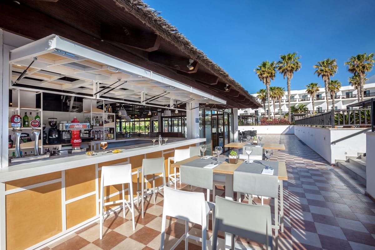 restaurants-pool-bar
