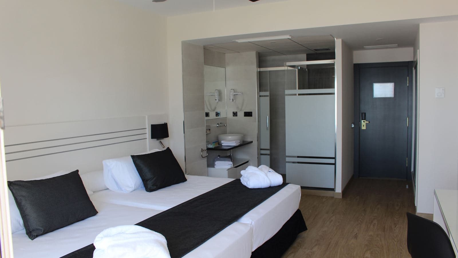 rooms-double-superior-sea-view-balcony-or-terrace