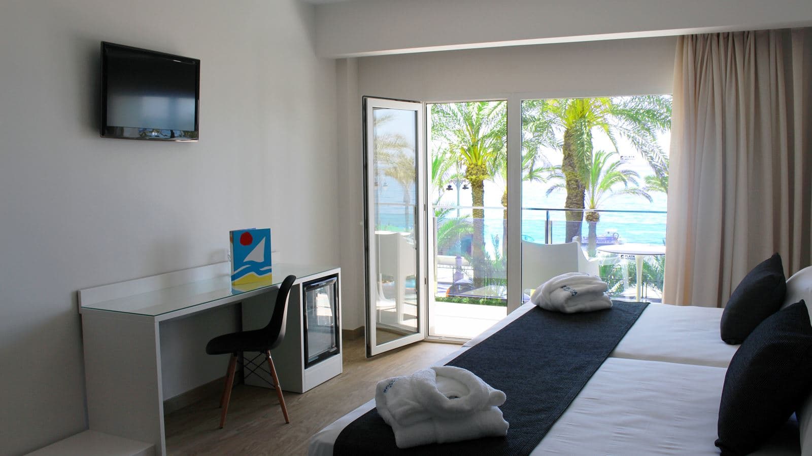 rooms-double-superior-sea-view-balcony-or-terrace