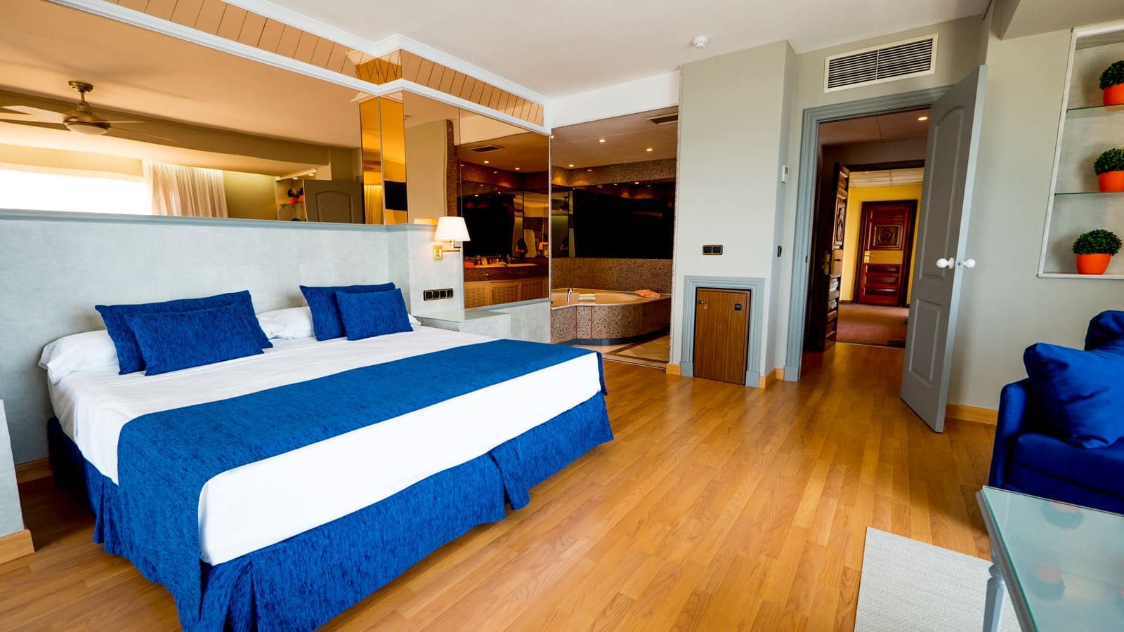 rooms-suite-junior-balcony-or-terrace