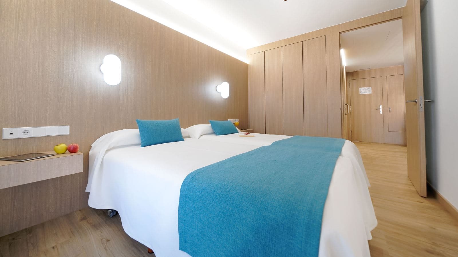 rooms-apartment-2-bedrooms-streetview