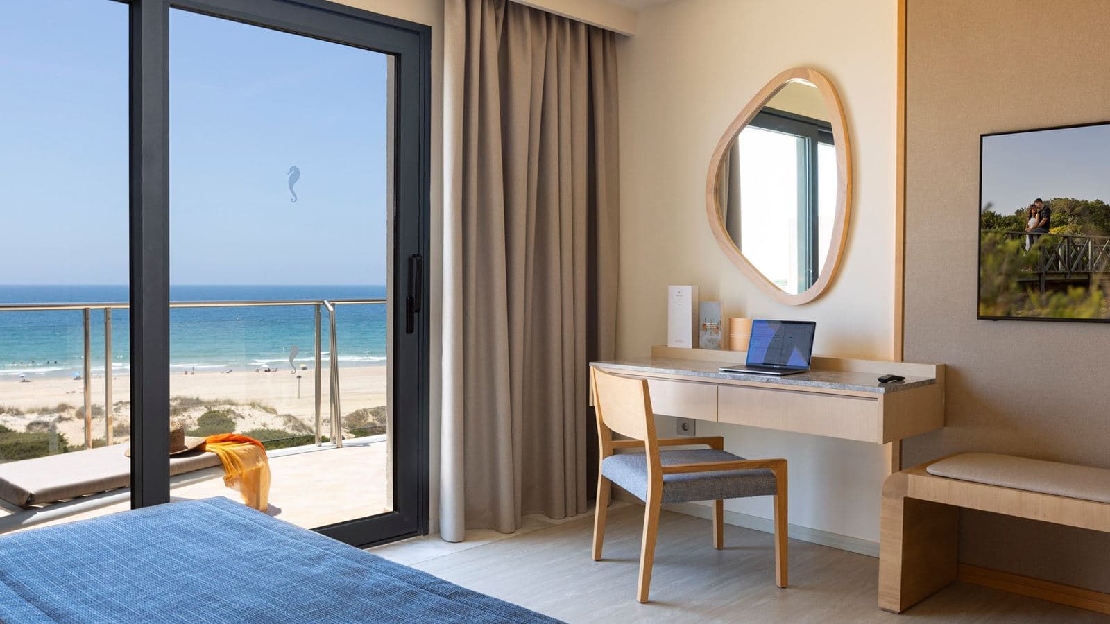 rooms-serenity-junior-suite-frontal-sew-view