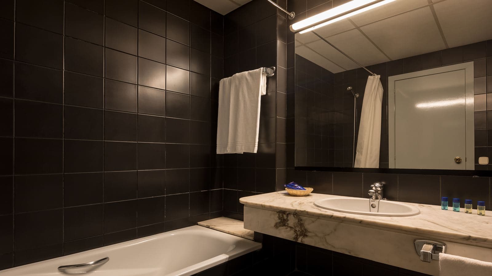 rooms-standard-room
