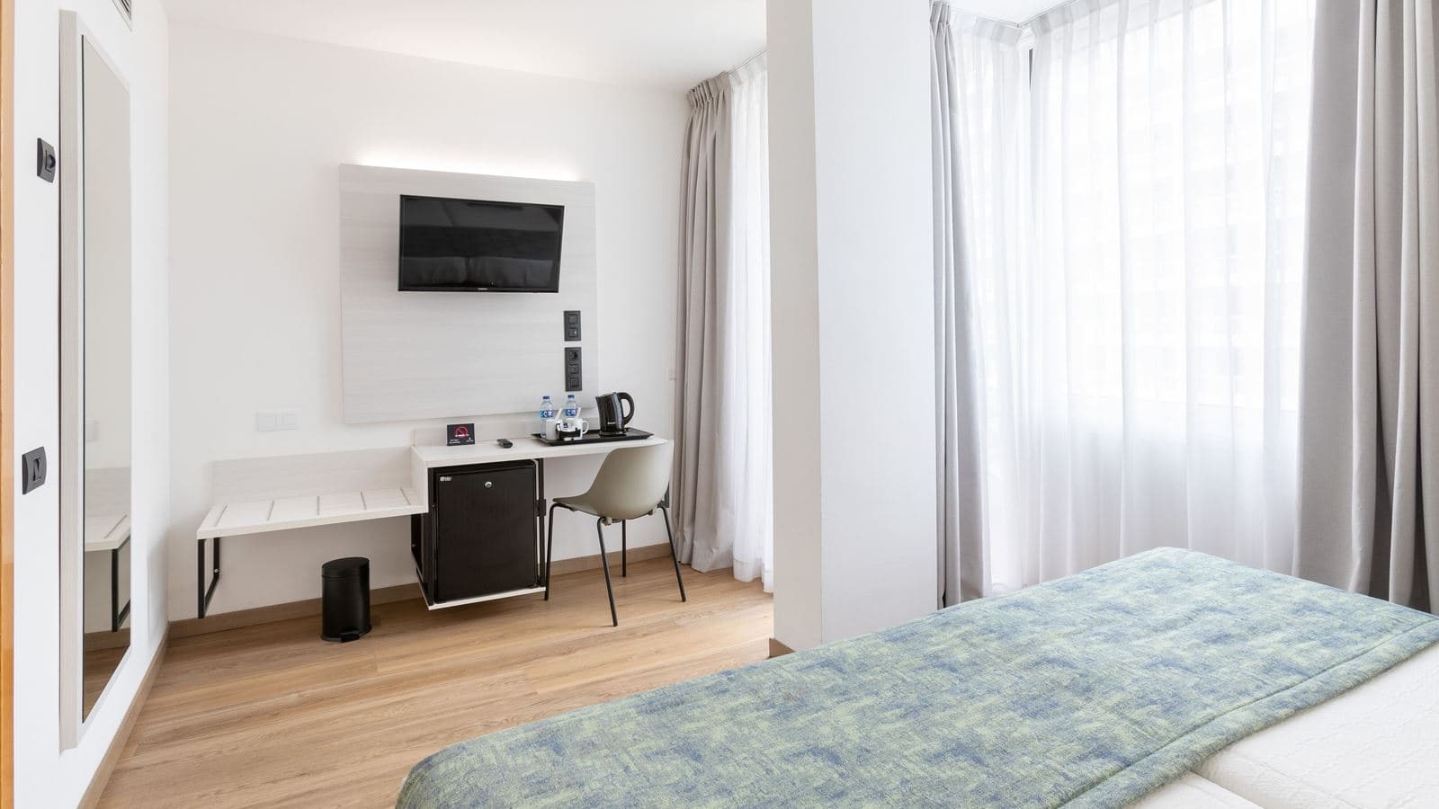 rooms-family-room-balcony-or-terrace