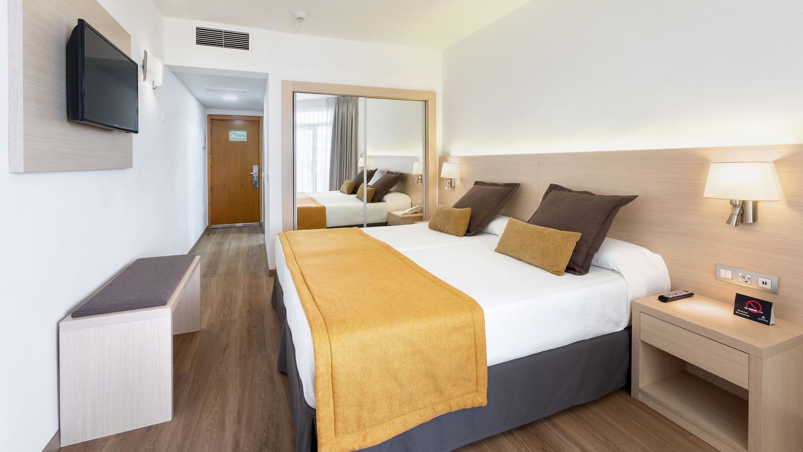 rooms-club-alexandre-sea-view-balcony-or-terrace