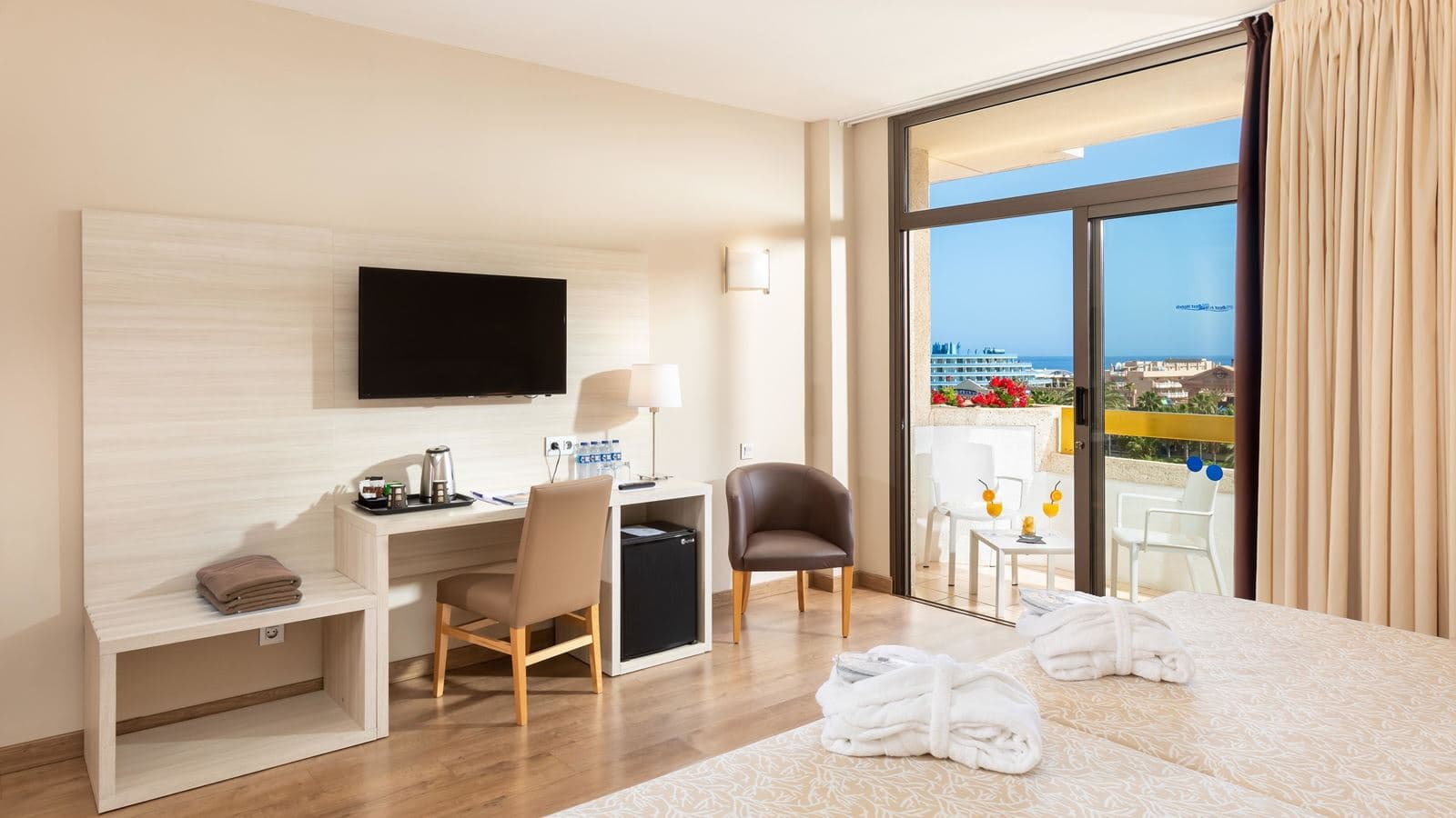 rooms-superior-room