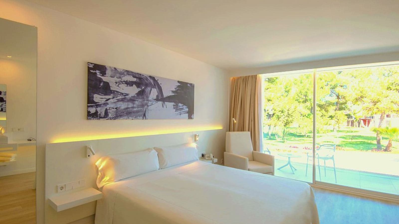 rooms-dl--double-deluxe-garden-view-with-balcony-or-terrace