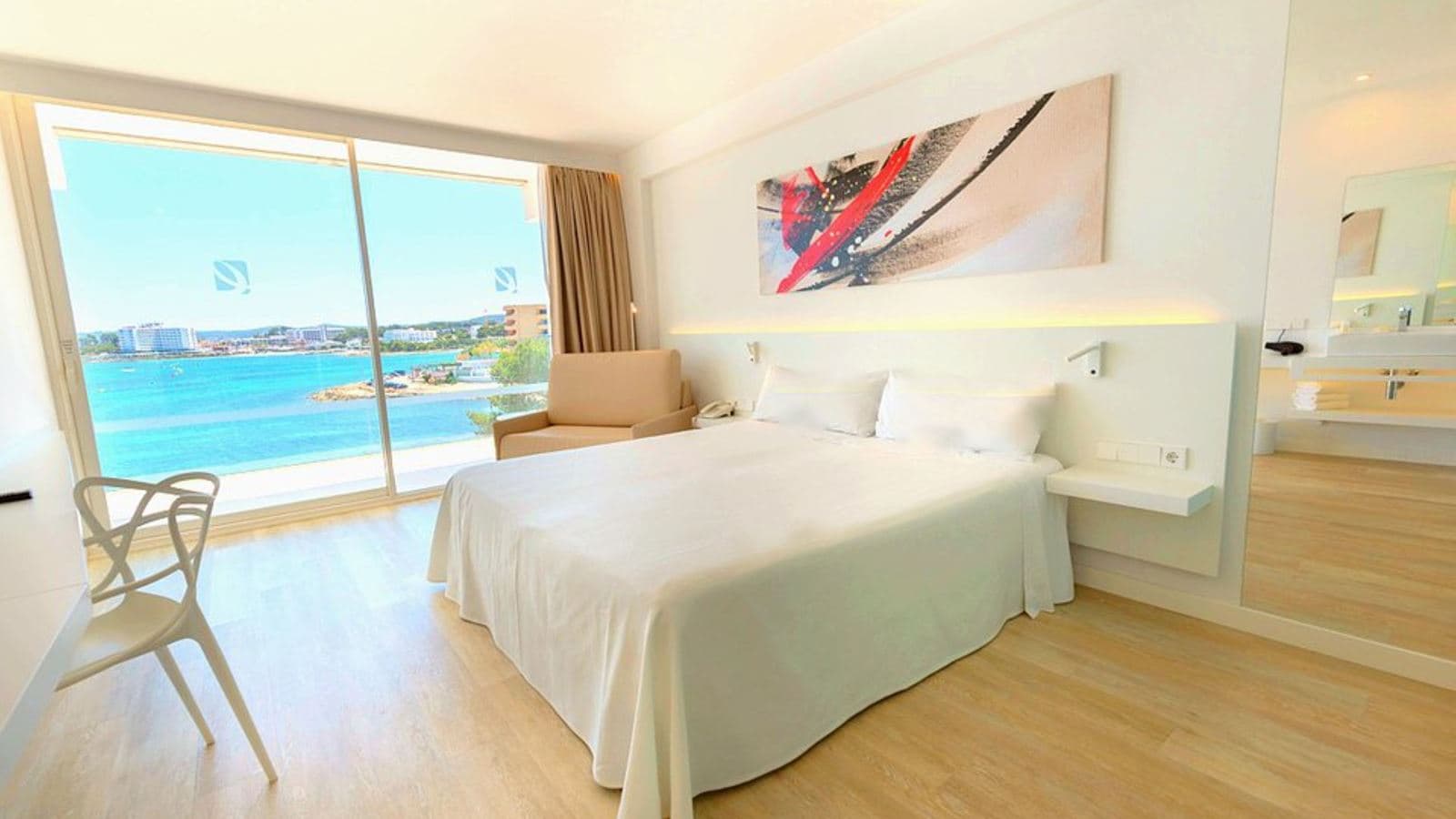 rooms-deluxe-sea-view-room