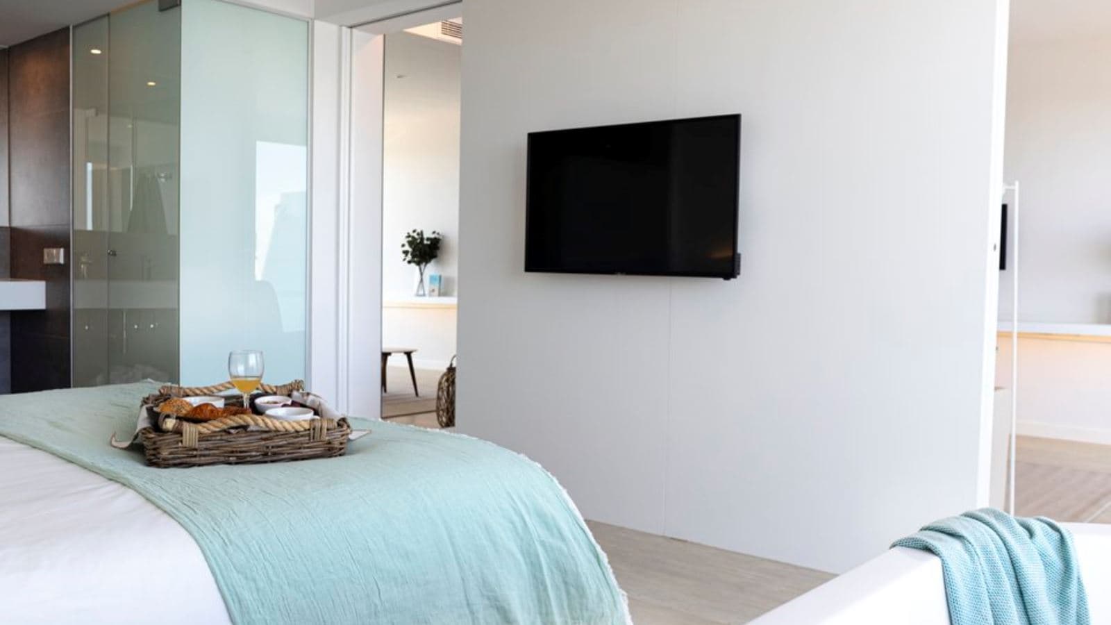 rooms-suite-garden-view