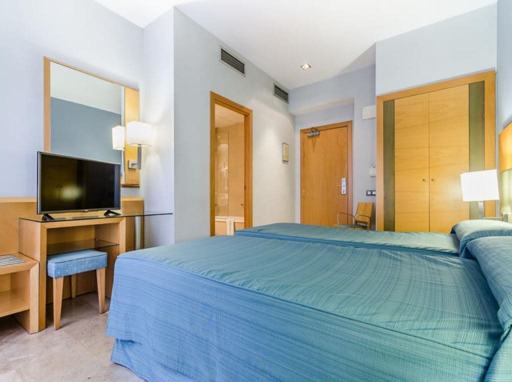 rooms-twin-room