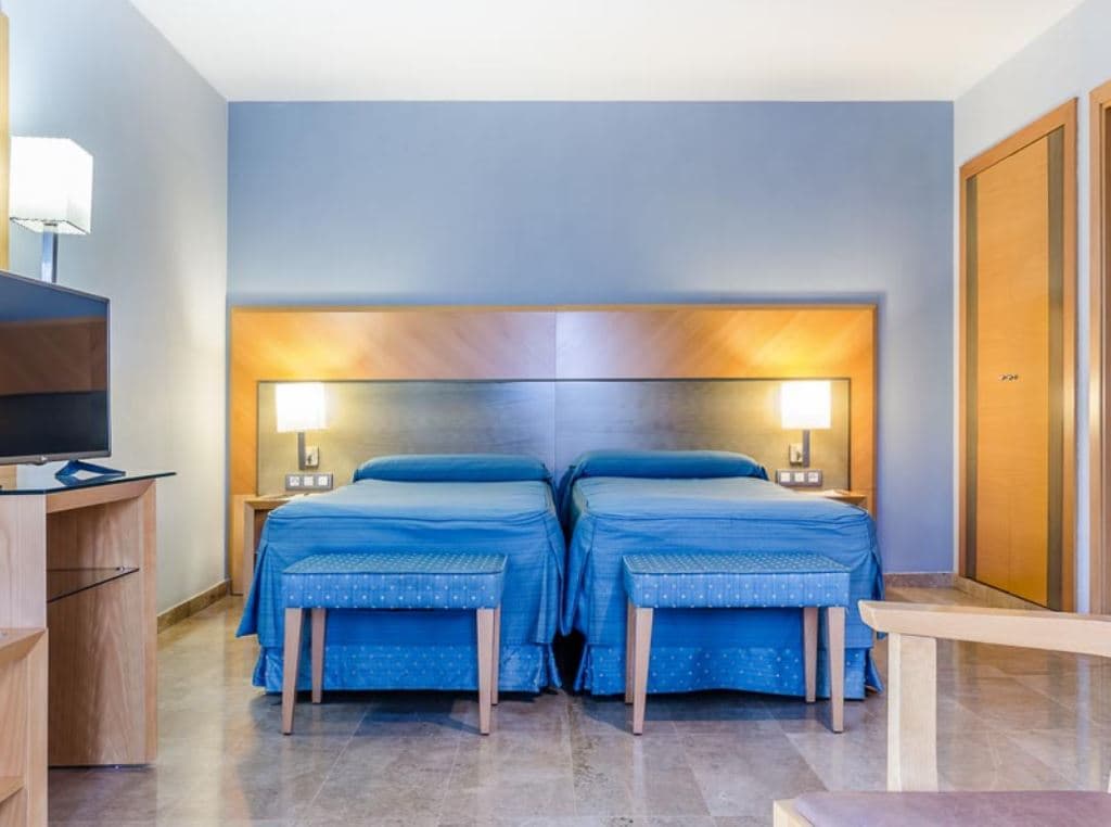 rooms-twin-room
