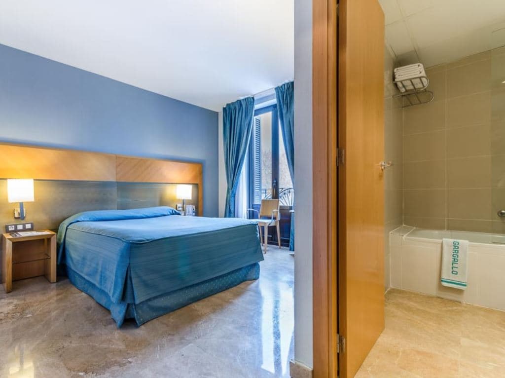 rooms-twin-room