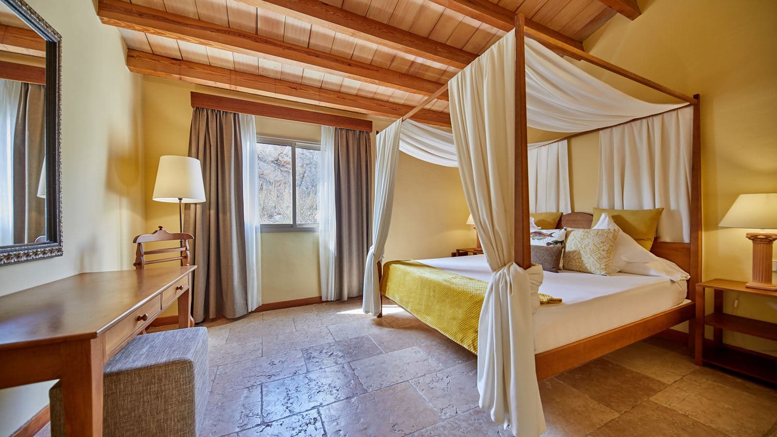 rooms-suite-garden-view-balcony-or-terrace