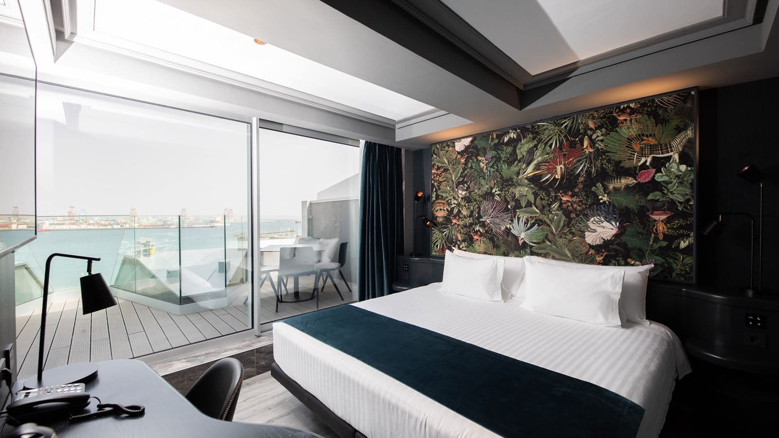 rooms-superior-room-with-partial-sea-view