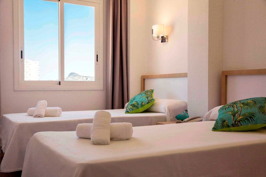 rooms-apartment-1-bedroom-pool-view