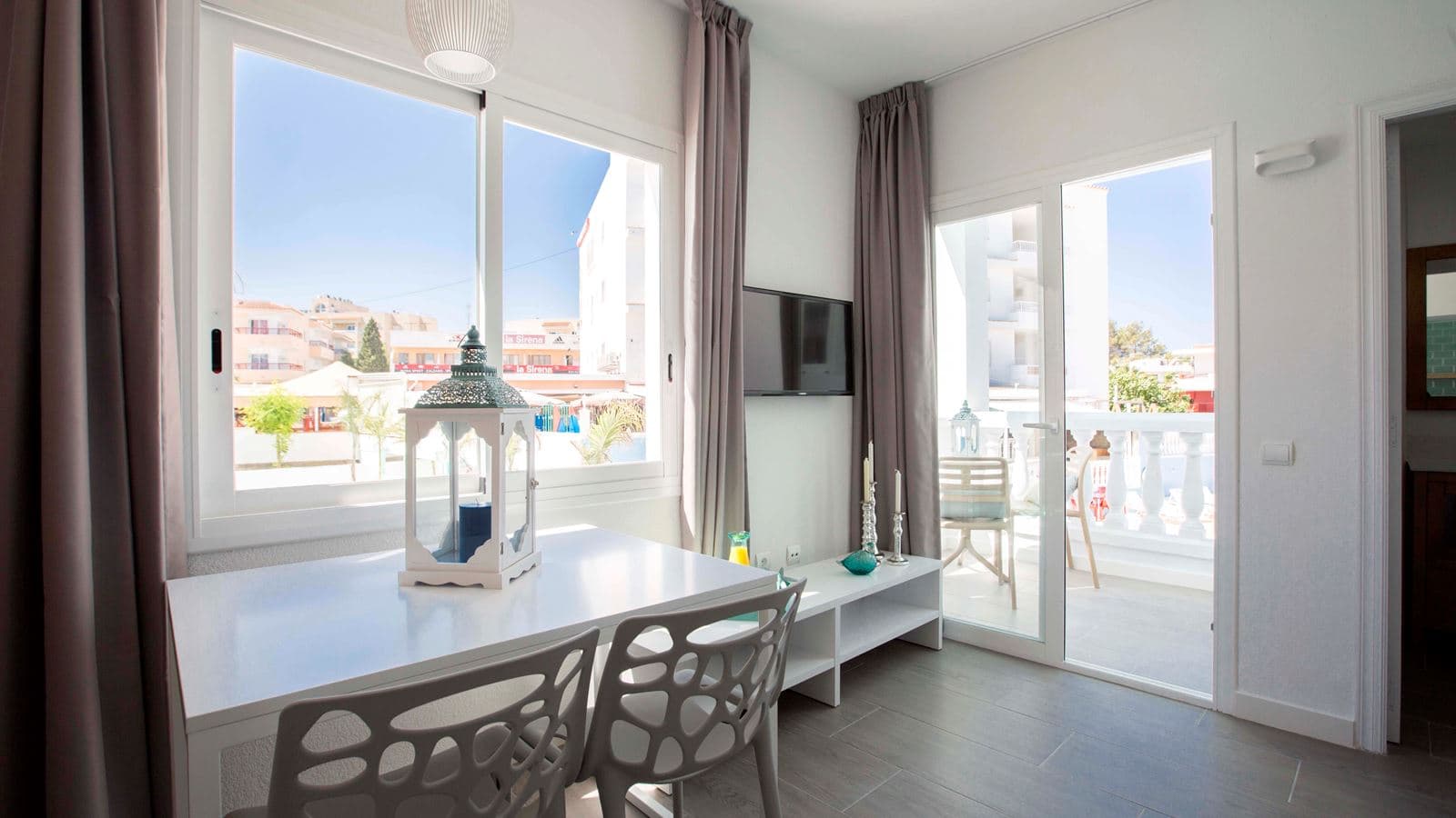 rooms-studio-lateral-sea-view-renevue