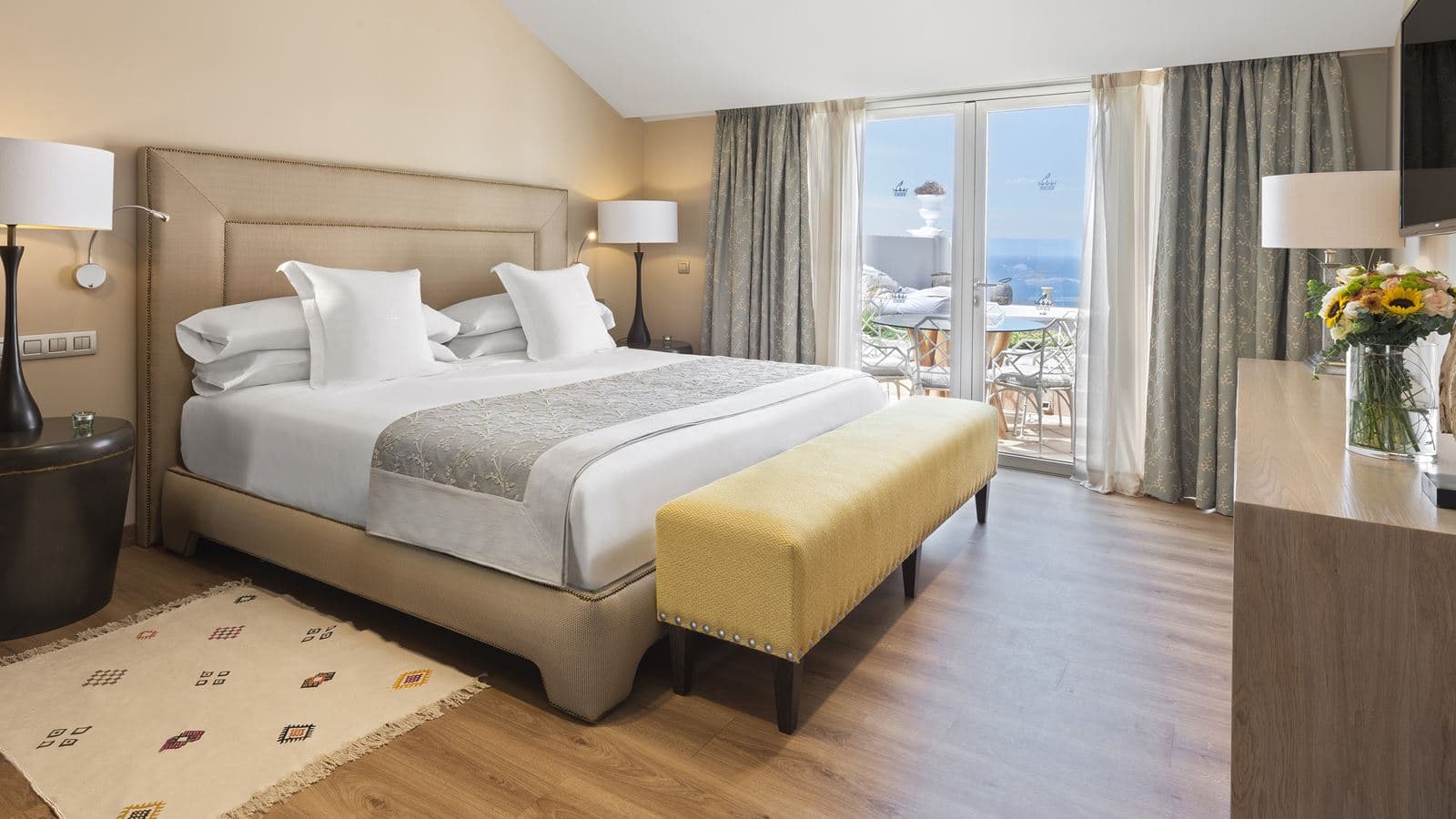 rooms-connection-rooms-sea-view-balcony-or-terrace