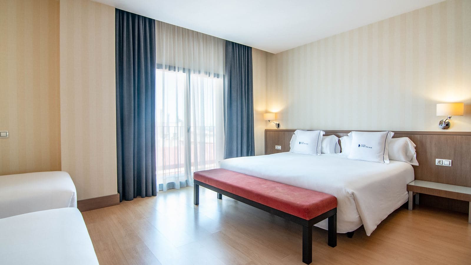rooms-deluxe-room