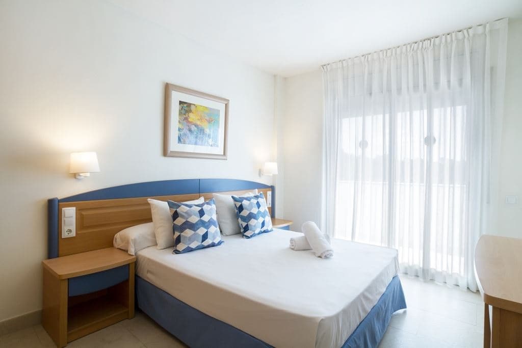 rooms-apartment-pool-view-2-bedrooms
