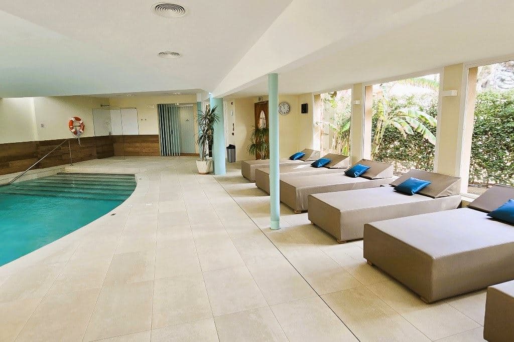 pools-outdoor--indoor-pool