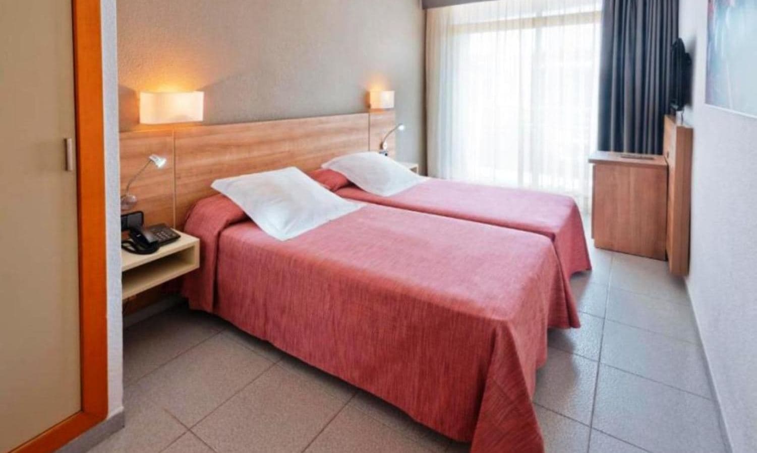 rooms-superior-room