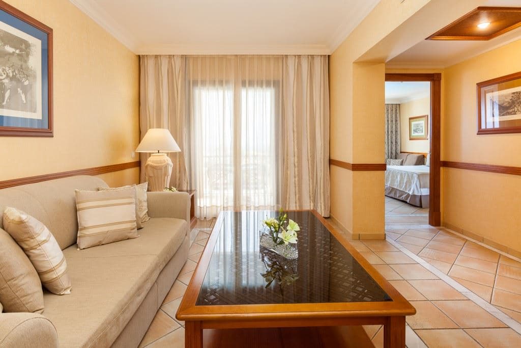 rooms-twin-double-superior-pool-view-balcony