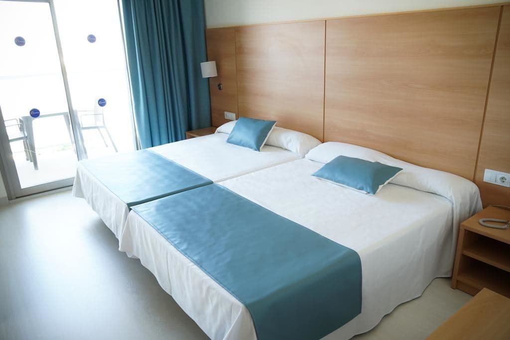 rooms-standard-pool-view