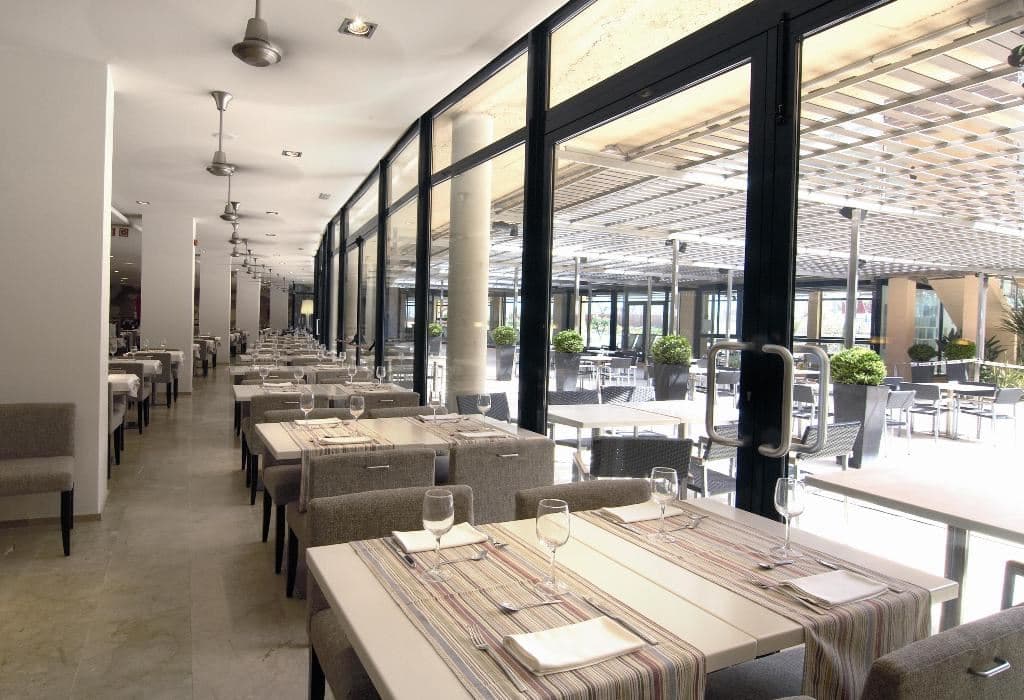 restaurants-restaurant