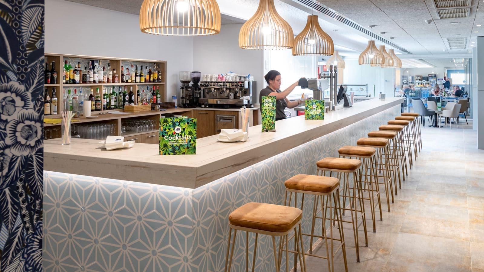 bars-main-bar