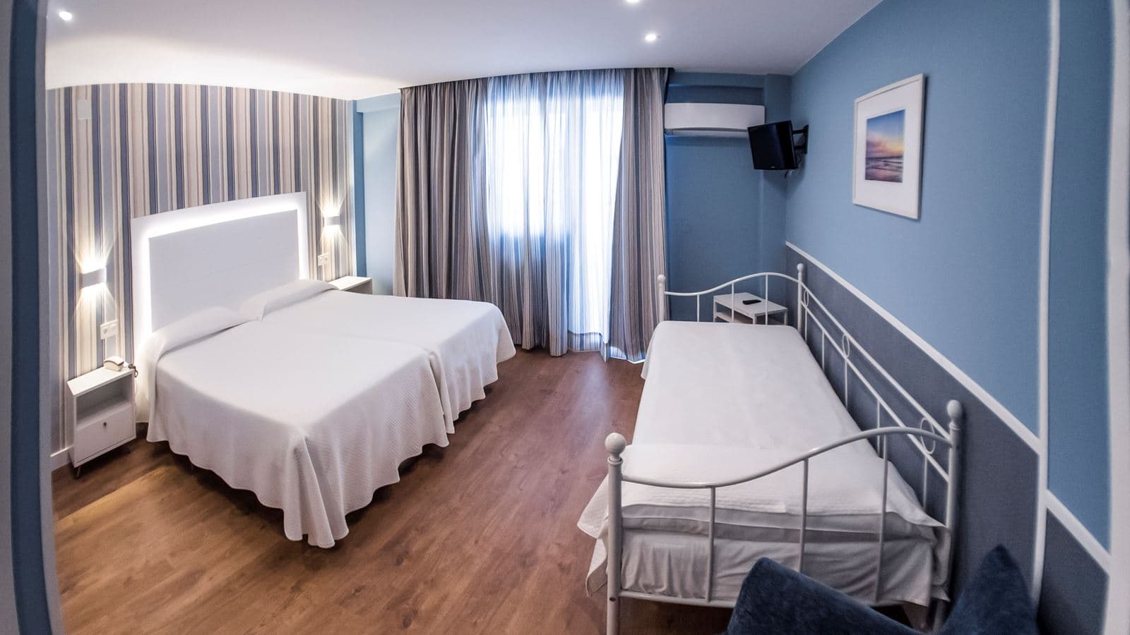 rooms-room-sea-view