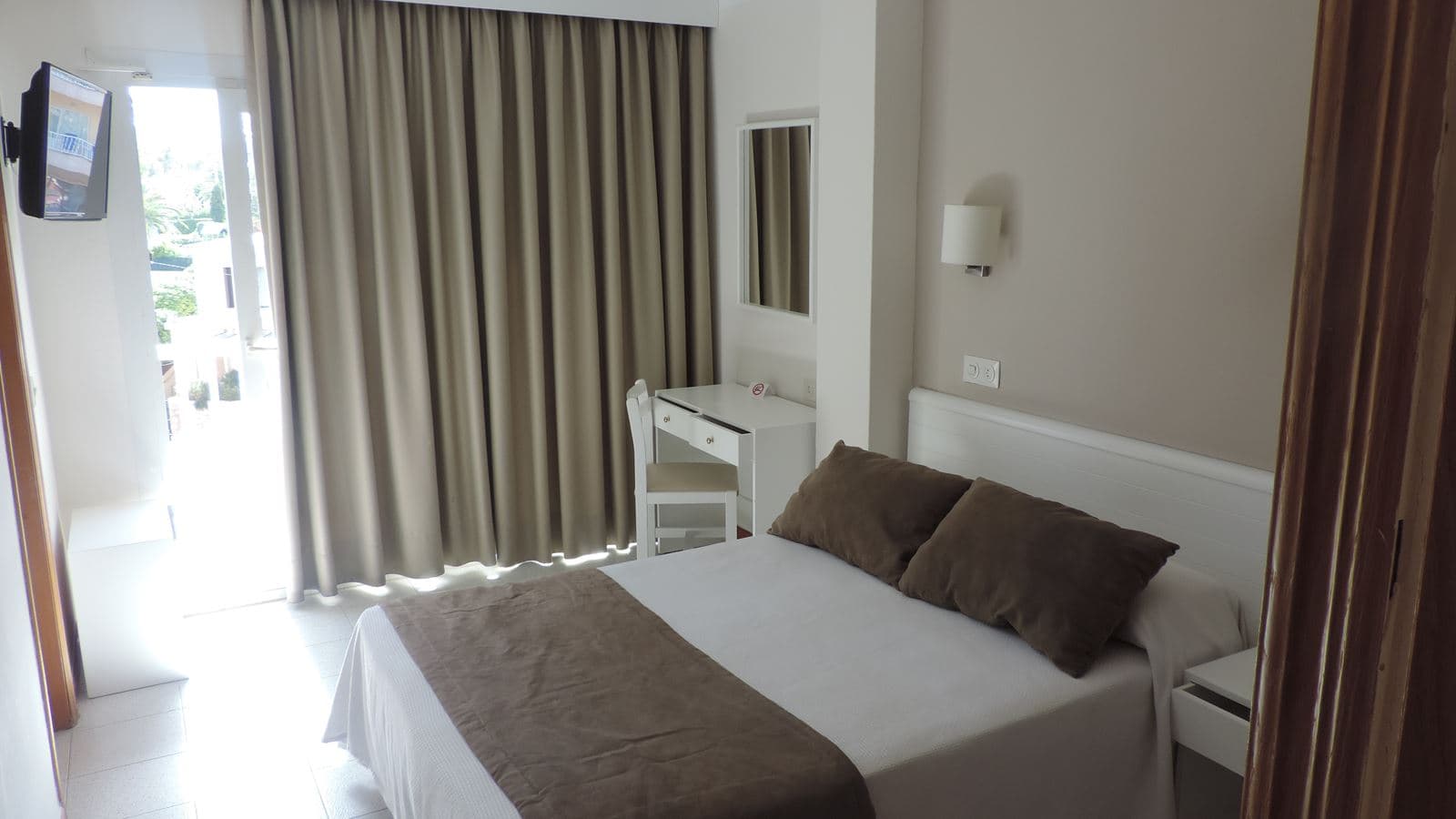 rooms-double-standard-with-balcony