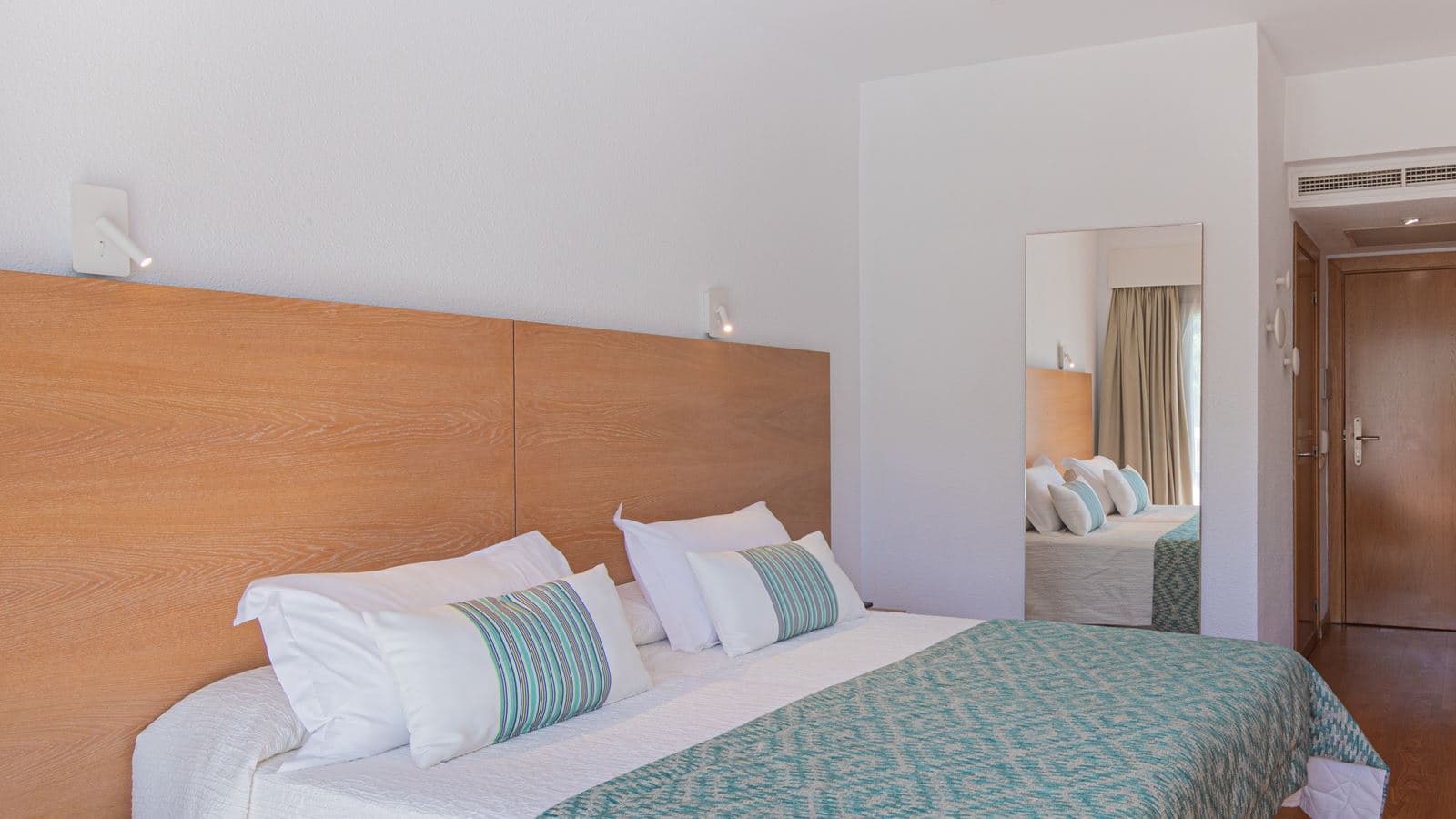 rooms-double-single-use-with-balcony