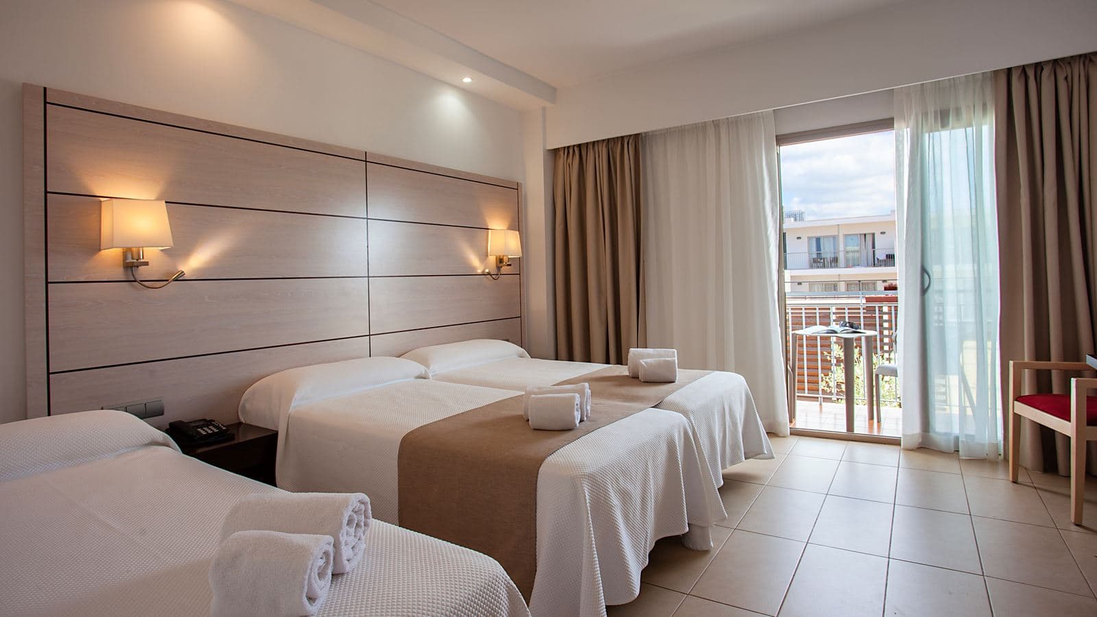 rooms-triple-room