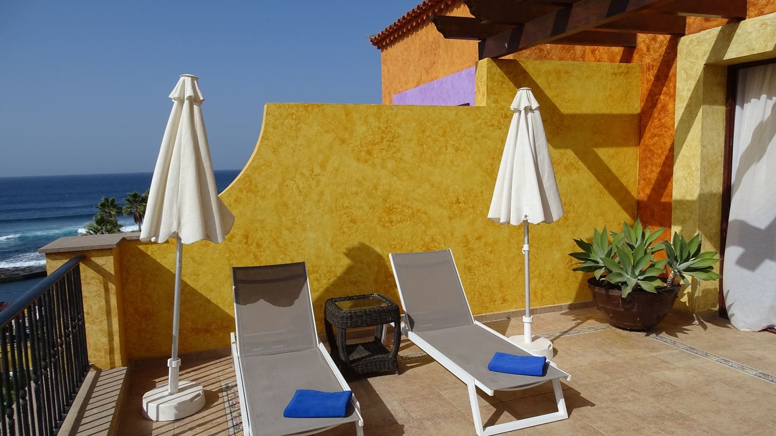 rooms-junior-suite-sea-view-balcony-or-terrace