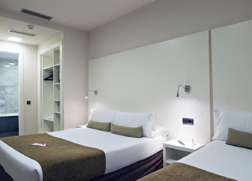 rooms-twin-room