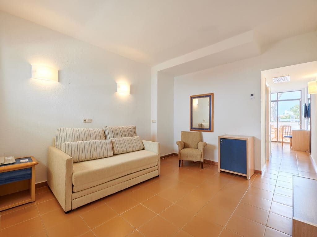 rooms-room-family-2-bedrooms-garden-view-balcony-or-terrace