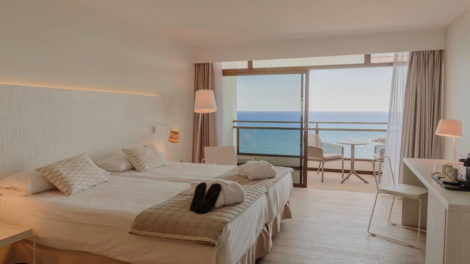 rooms-double-sea-view-premium-with-terrace