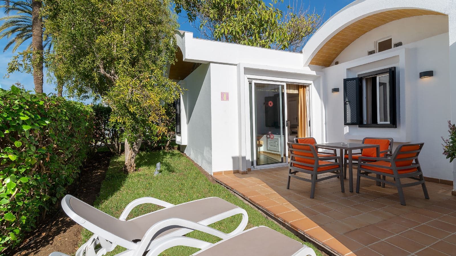 rooms-one-bedroom-bungalow-balcony-or-terrace