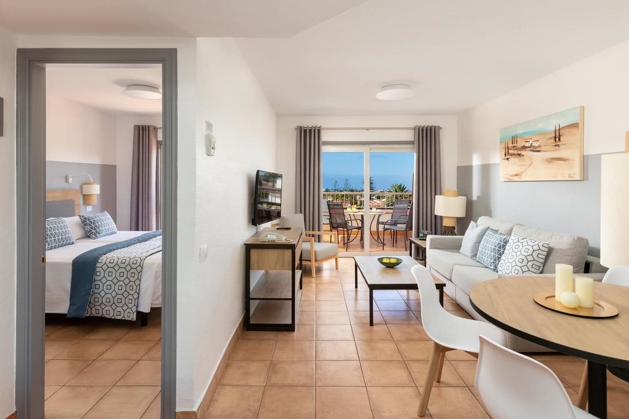 rooms-apartment-one-bedroom-with-terrace