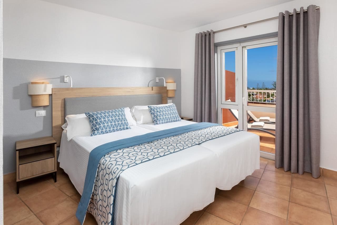 rooms-apartment-two-bedrooms-with-terrace